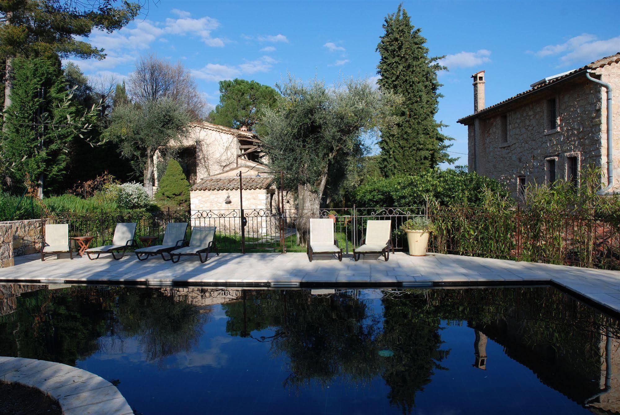 Hotel Du Clos Le Rouret Exterior photo